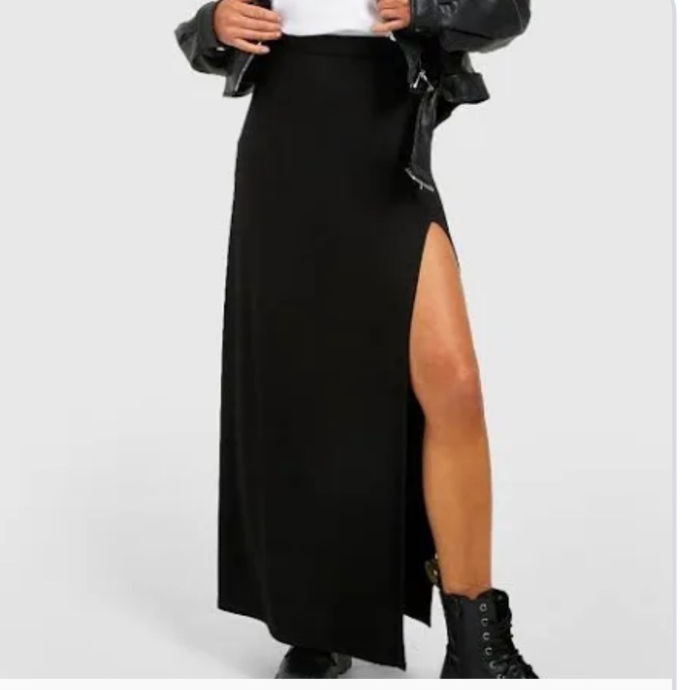 Black maxi high wasted skirt with leg slit